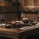 Gedeckter Tisch mit Bier und Wein im VAYA Terrazena