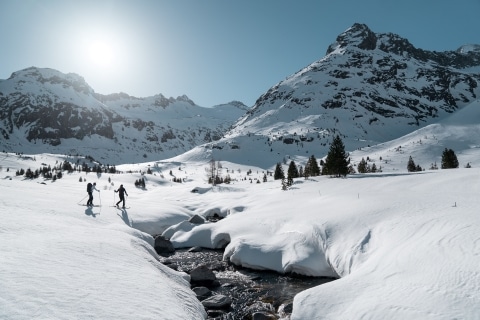 Bergwelten Winter im Zillertal Spuren im Schnee