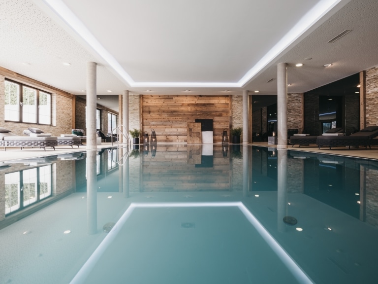 Wellness des VAYA Zillertals mit Indoor_pool