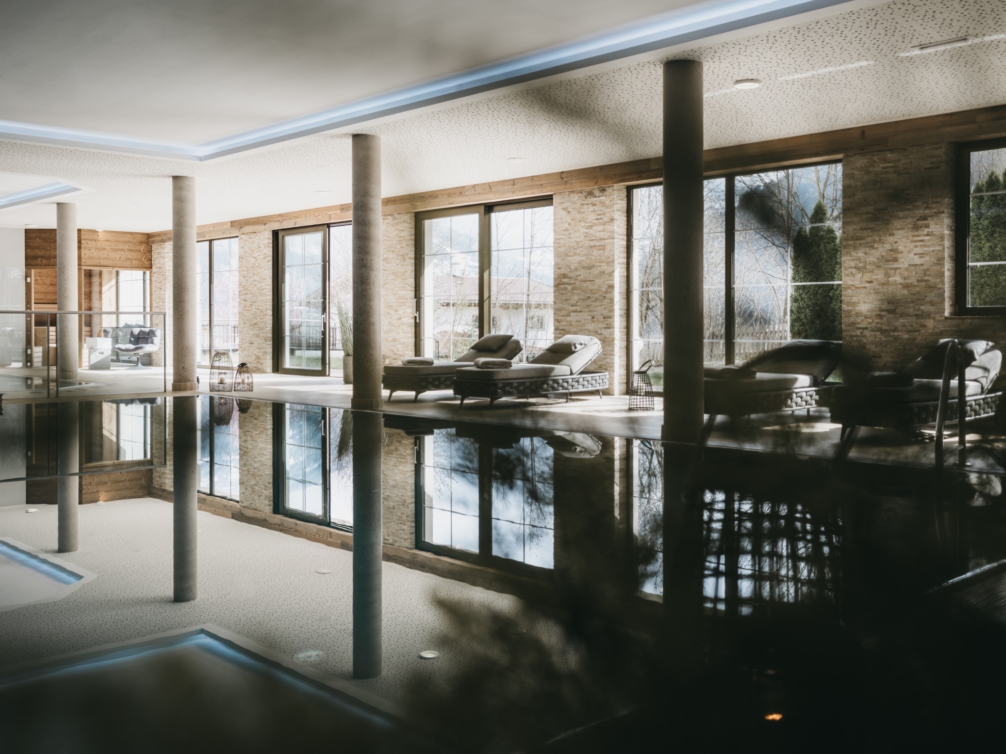 VAYA Zillertal Wellnessbereich mit Indoor Pool