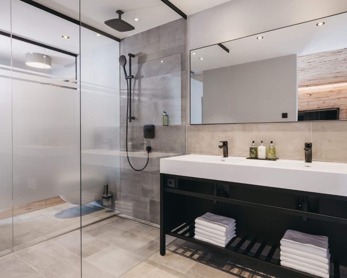 VAYA Kuehtai Badezimmer inkl. Dusche VAYA Kuehtai Badezimmer inkl. Dusche