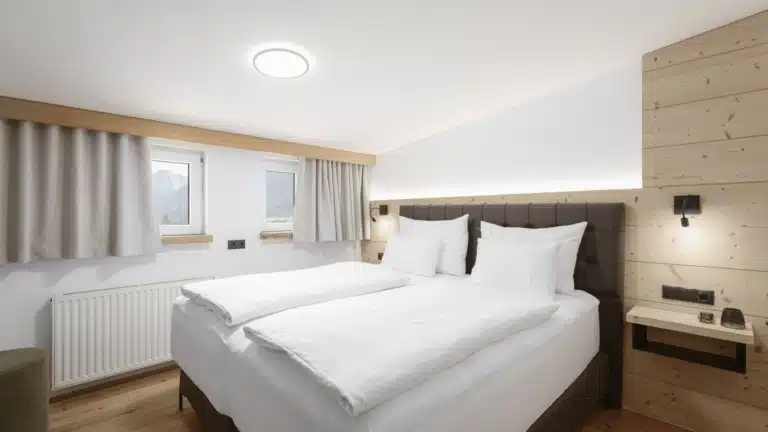 vaya-lechtal-fam-room-406-bett
