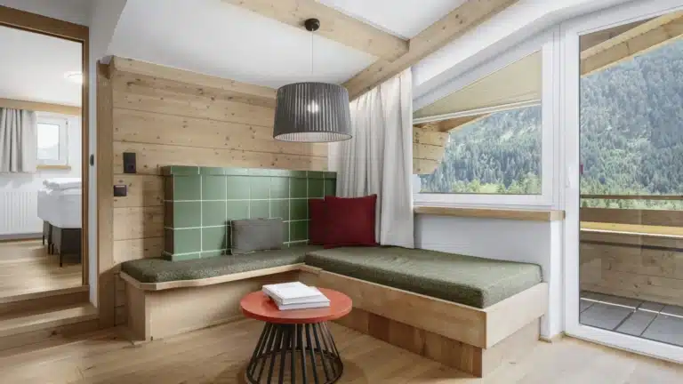 vaya-lechtal-fam-room-406-sitzecke