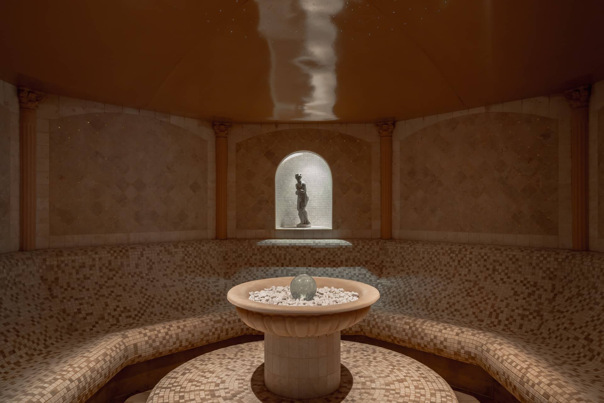 VAYA Lechtal Wellness Dampfbad mit Statue VAYA Lechtal Wellness Dampfbad mit Statue