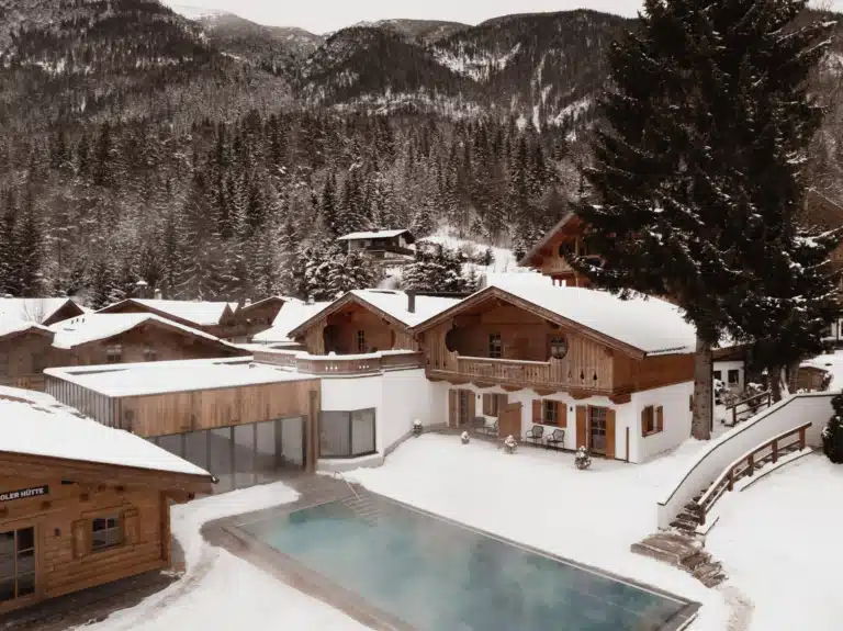 VAYA Achensee Wellness Außenpool Winter drone VAYA Achensee Wellness Außenpool Winter drone