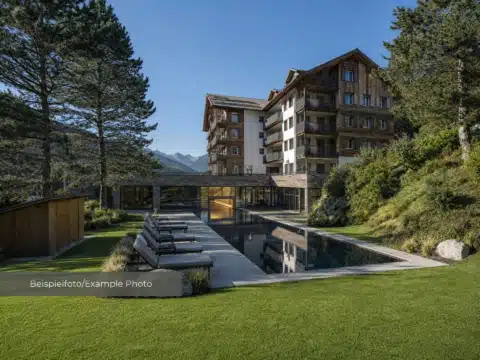 VAYA Post Montafon Aussenpool Sommer