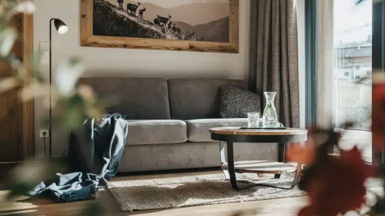 vaya-ladis-drei-zimmer-deluxe-wohnzimmer-detail-1