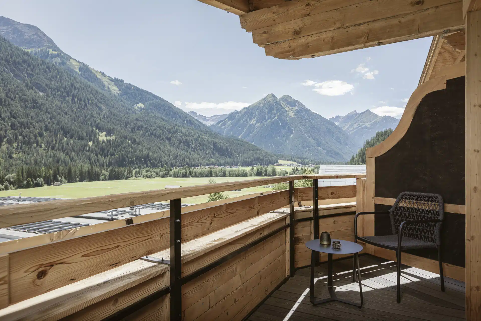 VAYA Lechtal Familien Zimmer Balkon