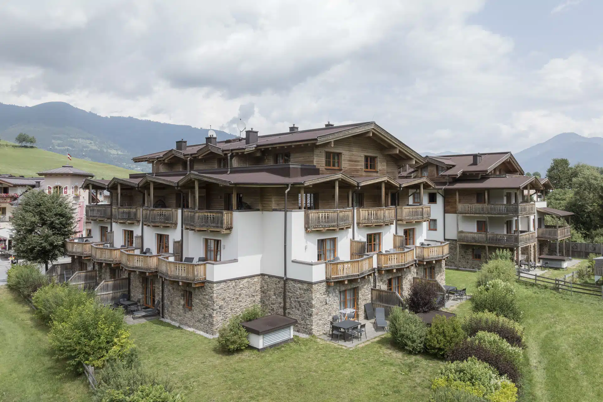 VAYA Kaprun Aussenansicht Sommer