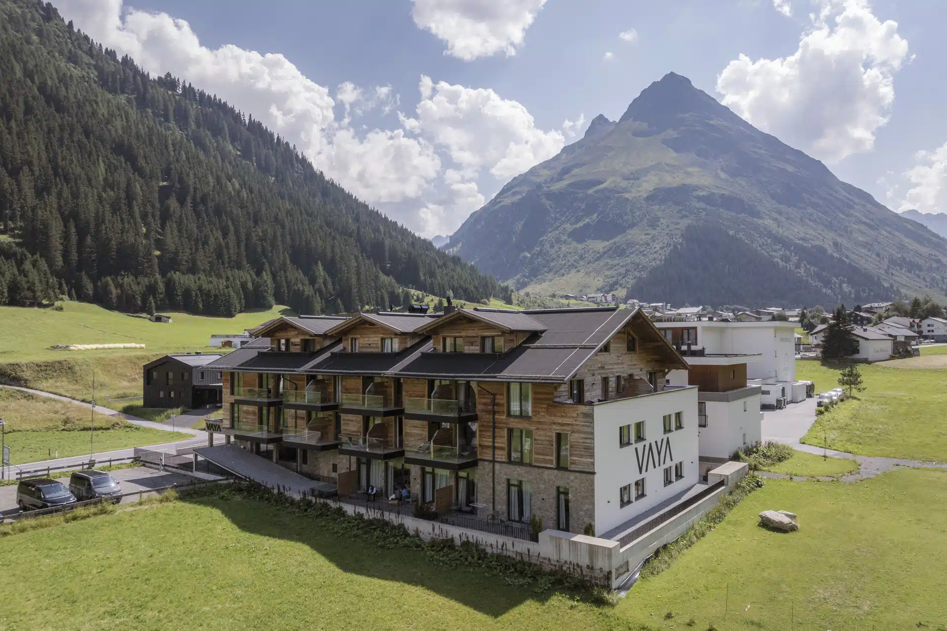 VAYA Residence Galtuer Aussenansicht Sommer VAYA Residence Galtuer Aussenansicht Sommer