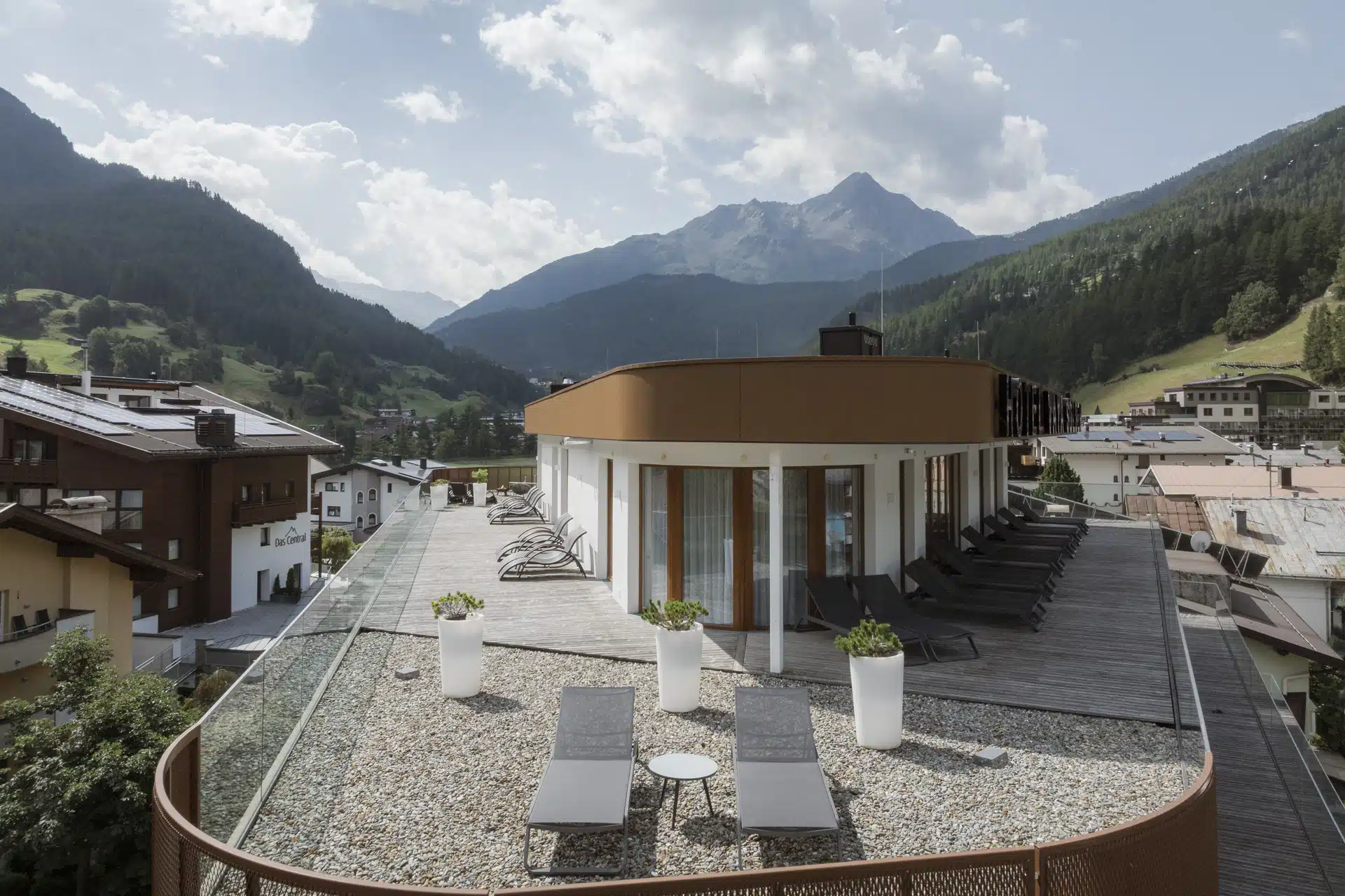VAYA Soelden Aussenansicht Drone Sommer VAYA Soelden Aussenansicht Drone Sommer