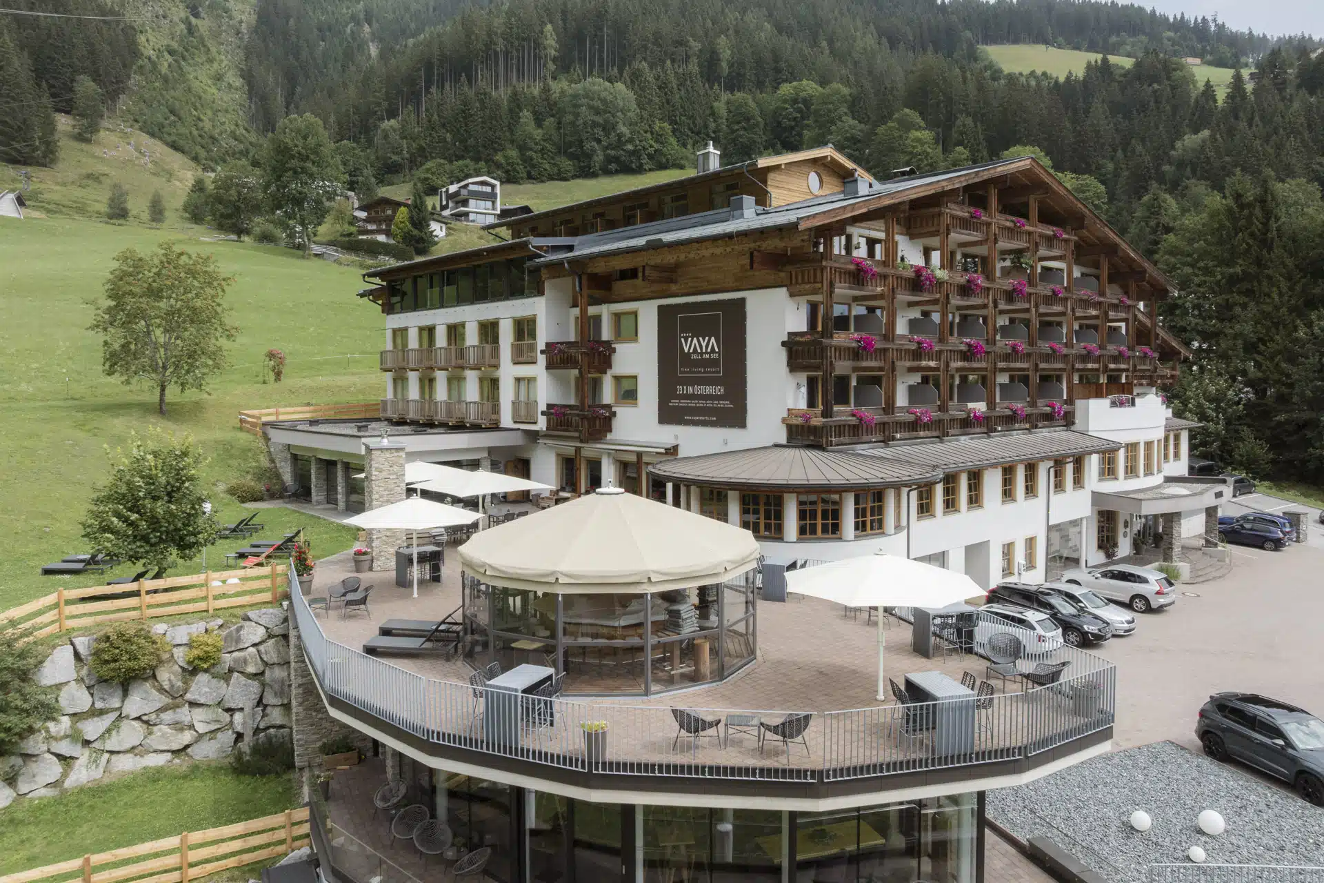 VAYA Zell Am See Aussenansicht Sommer